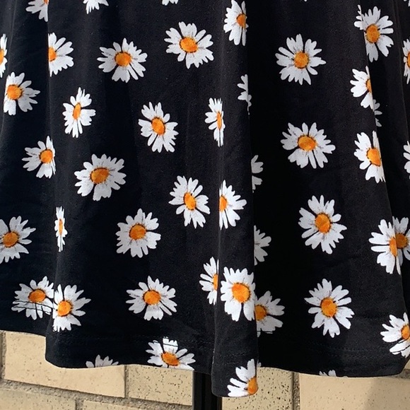 Zenana Black White Daisy Floral Print Cami Top Skirt Set - Picture 11 of 14